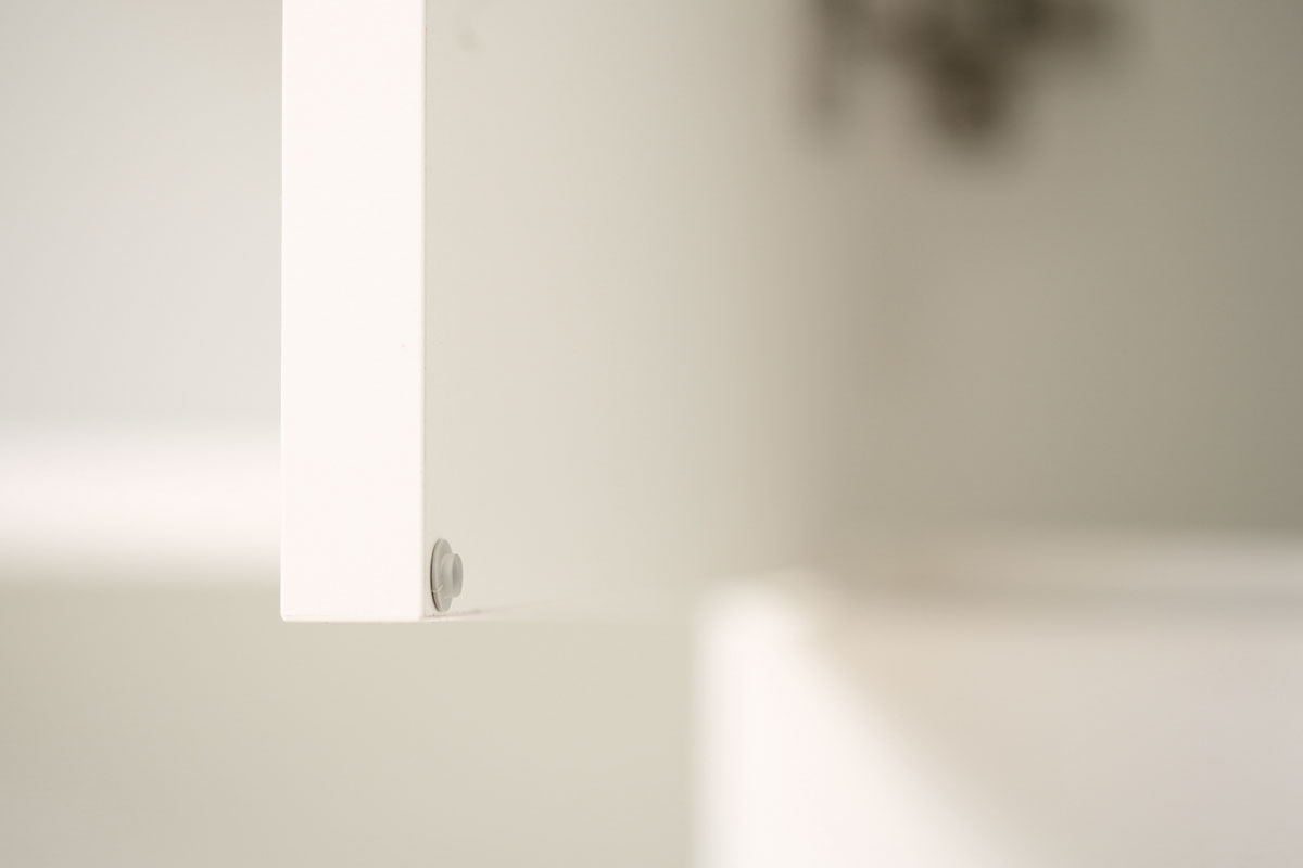 Detailaufnahme Fischauge an Tür Detailaufnahme Fischauge an weißer Schranktür zur Materialerhaltung
