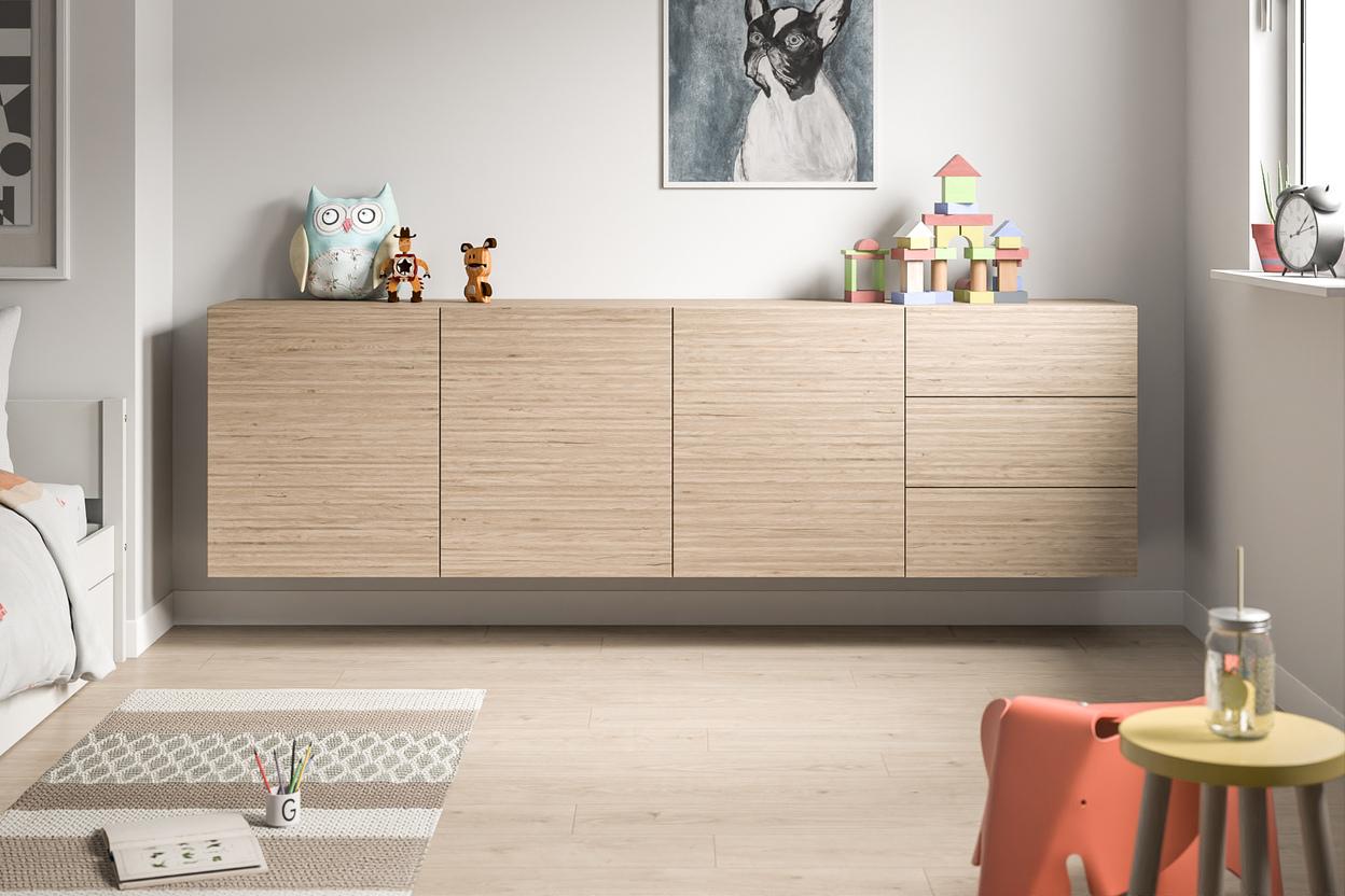 Niedriges Hängeboard nach Maß im stilvollen Kinderzimmer. Ein elegantes, niedriges Hängeboard nach Maß in heller Holzoptik bietet praktischen Stauraum und eine Ablagefläche für Spielzeuge und Deko im Kinderzimmer.
